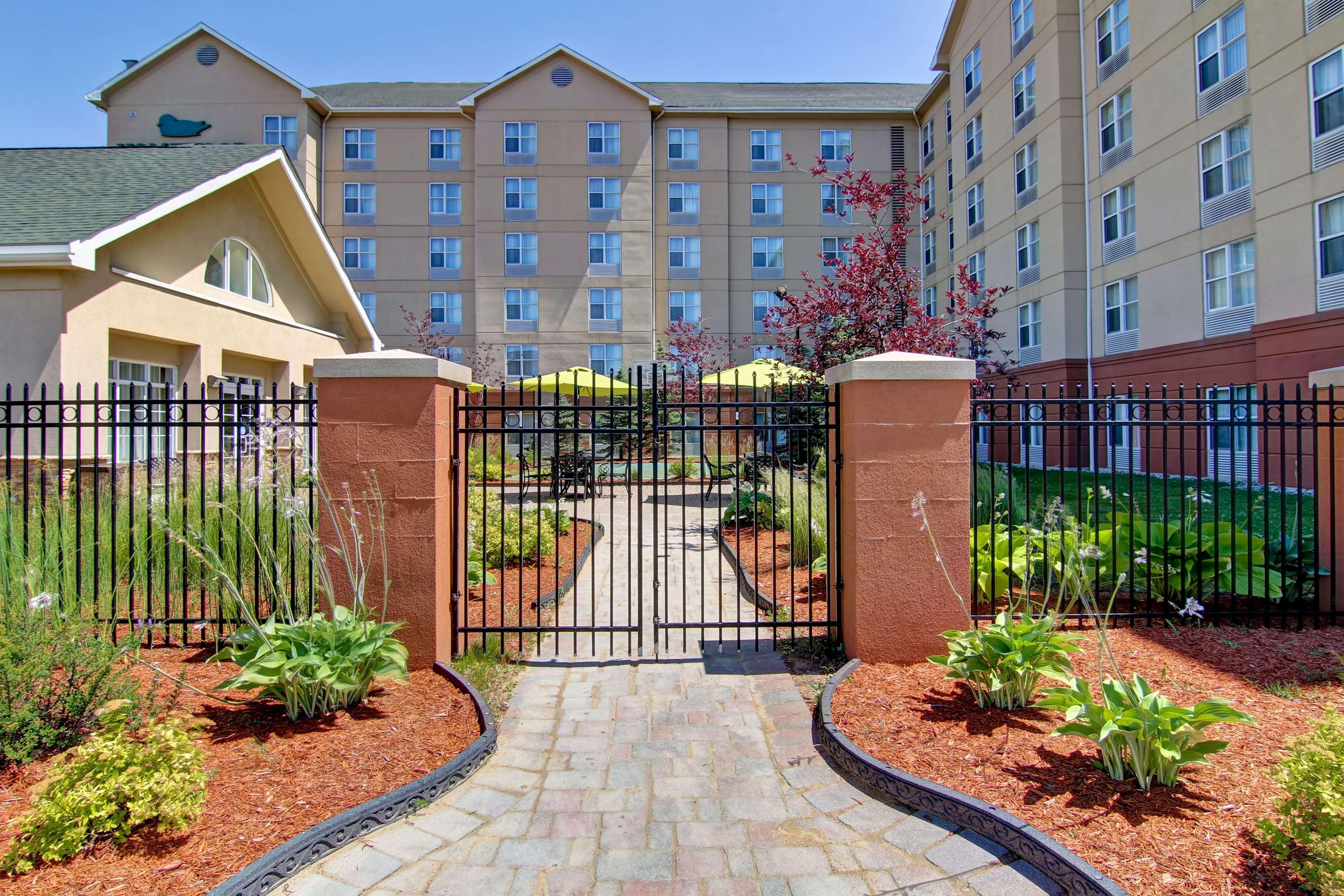 Homewood Suites By Hilton Toronto Mississauga Exterior foto
